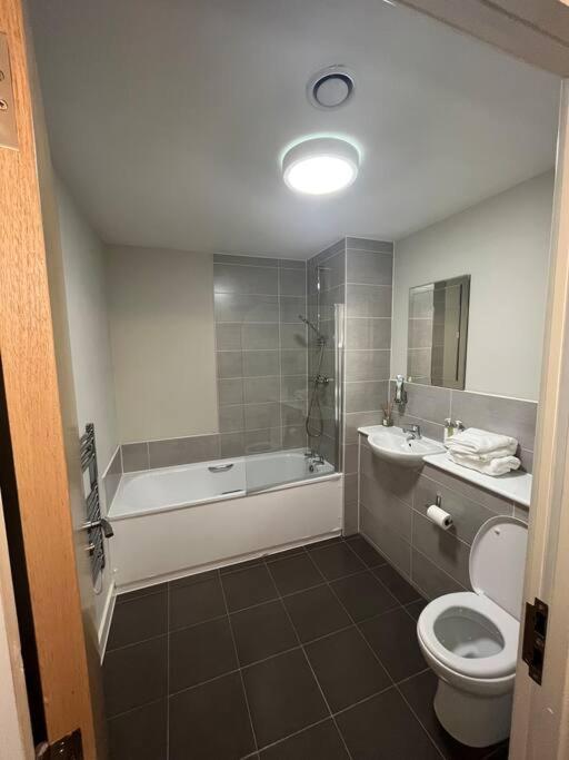 Modern 2 Bedroom Flat With Views * Manchester