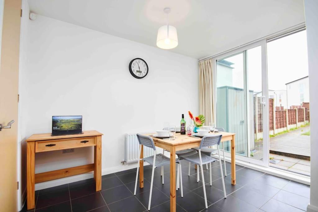 Dellehomes- Free Parking, Wfh, Family-friendly Apartment *