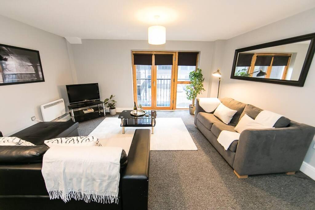 2 Bedroom With Space For 6 Apartment Manchester