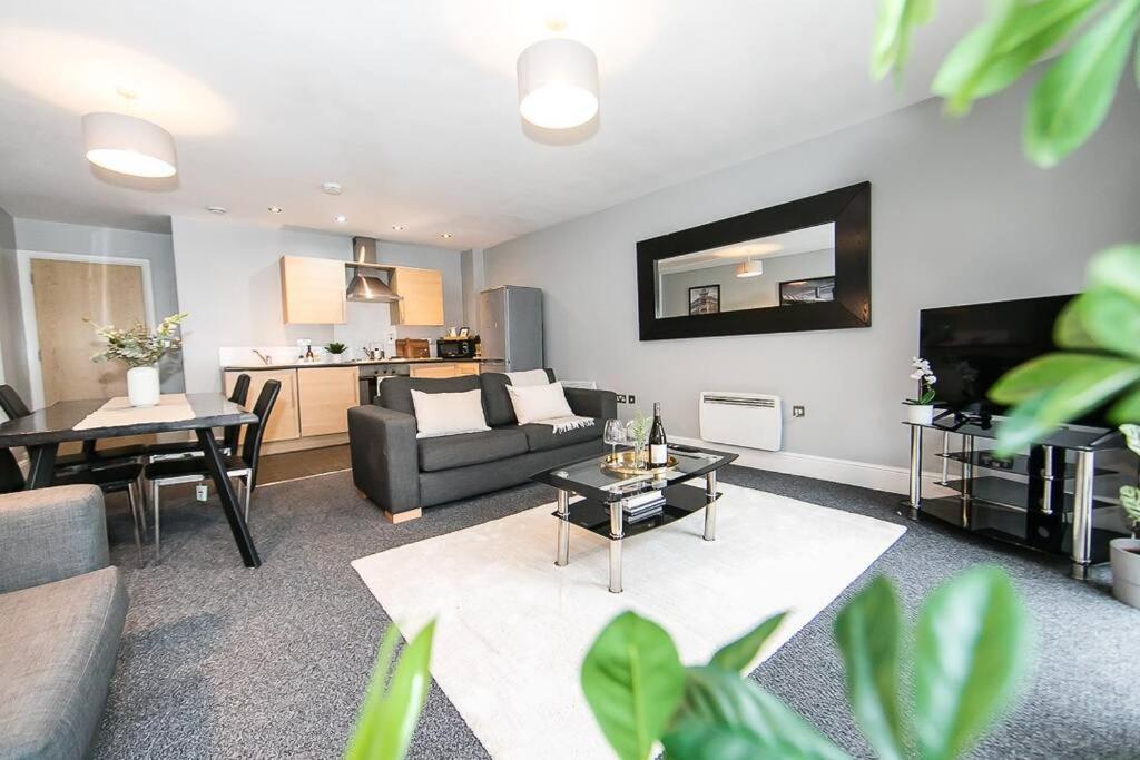 Super Spacious 2 Bed * Manchester