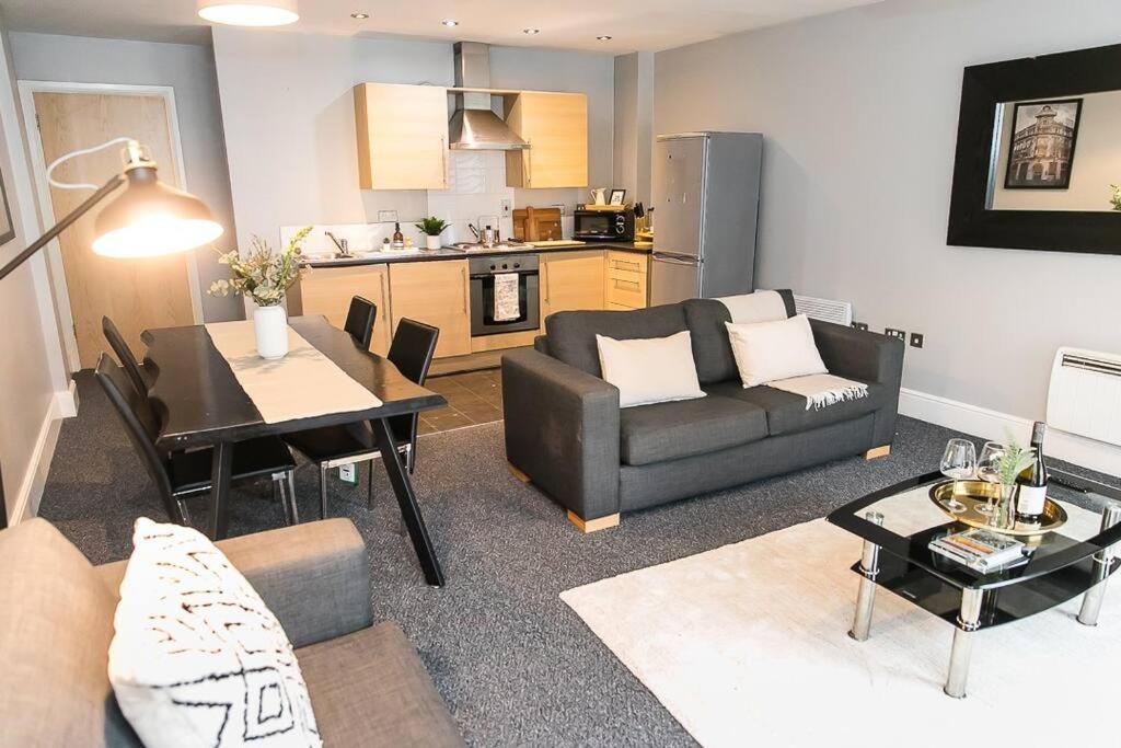 Super Spacious 2 Bed Manchester