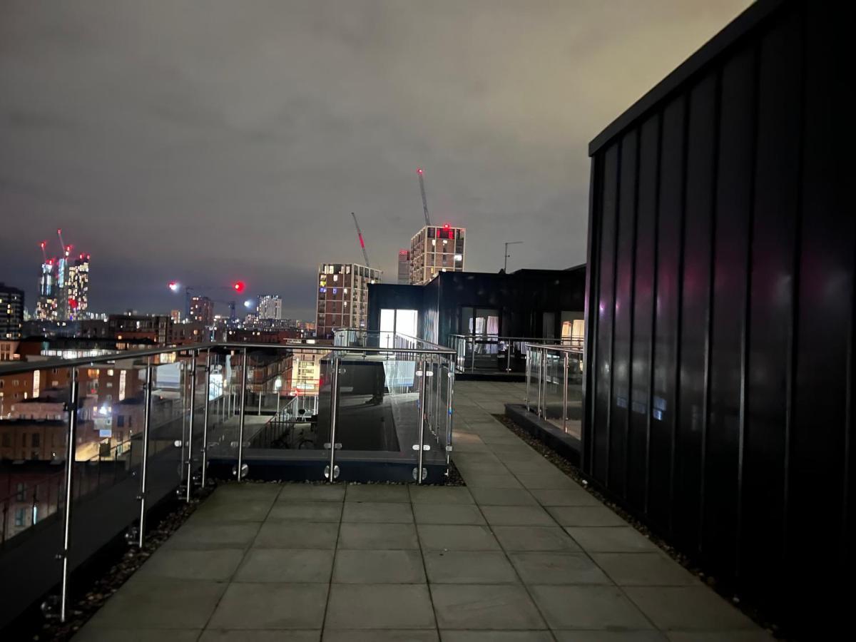 Apartment Luxury 2 Bed With Skyline Views. *