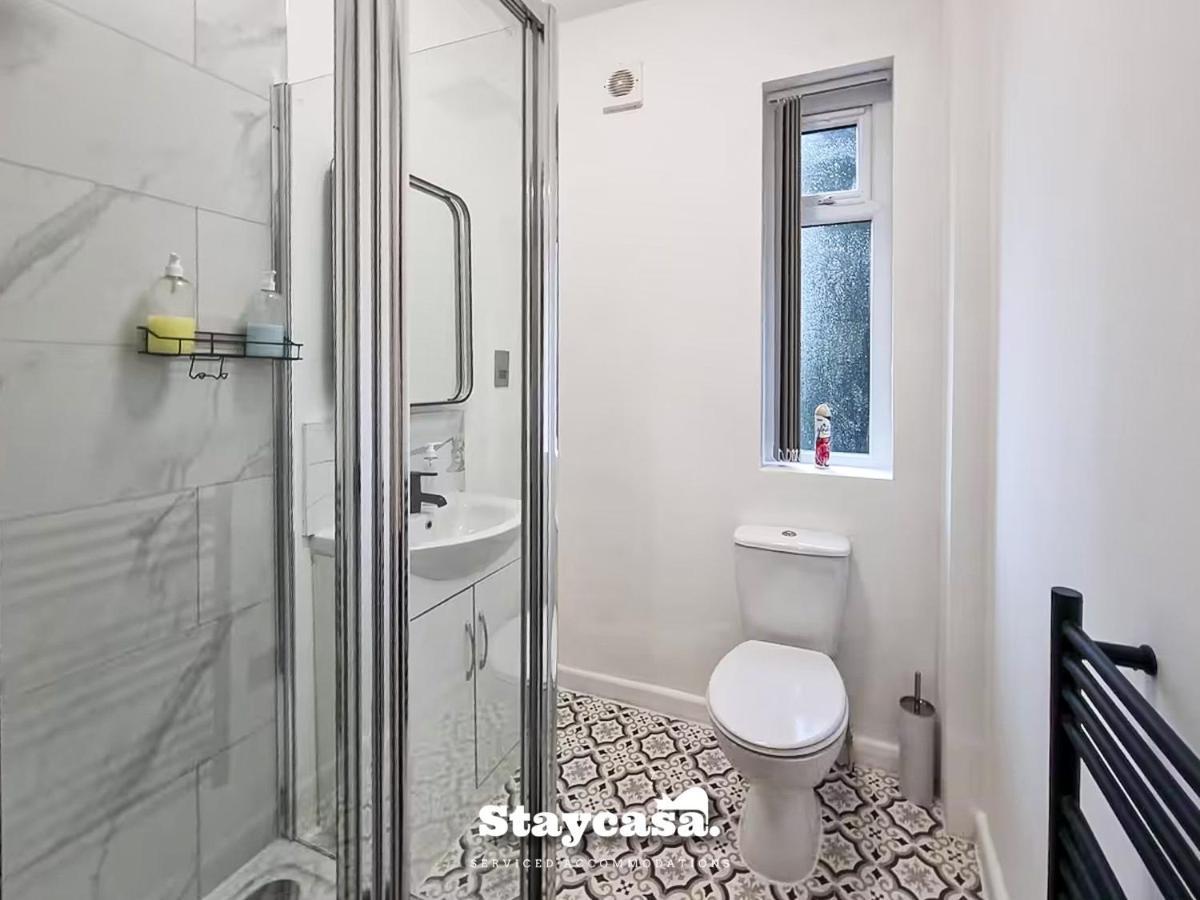 Magnificent 10 Bedroom Shared House - Great Amenities * Manchester