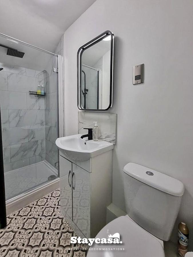 Magnificent 10 Bedroom Shared House - Great Amenities Homestay *