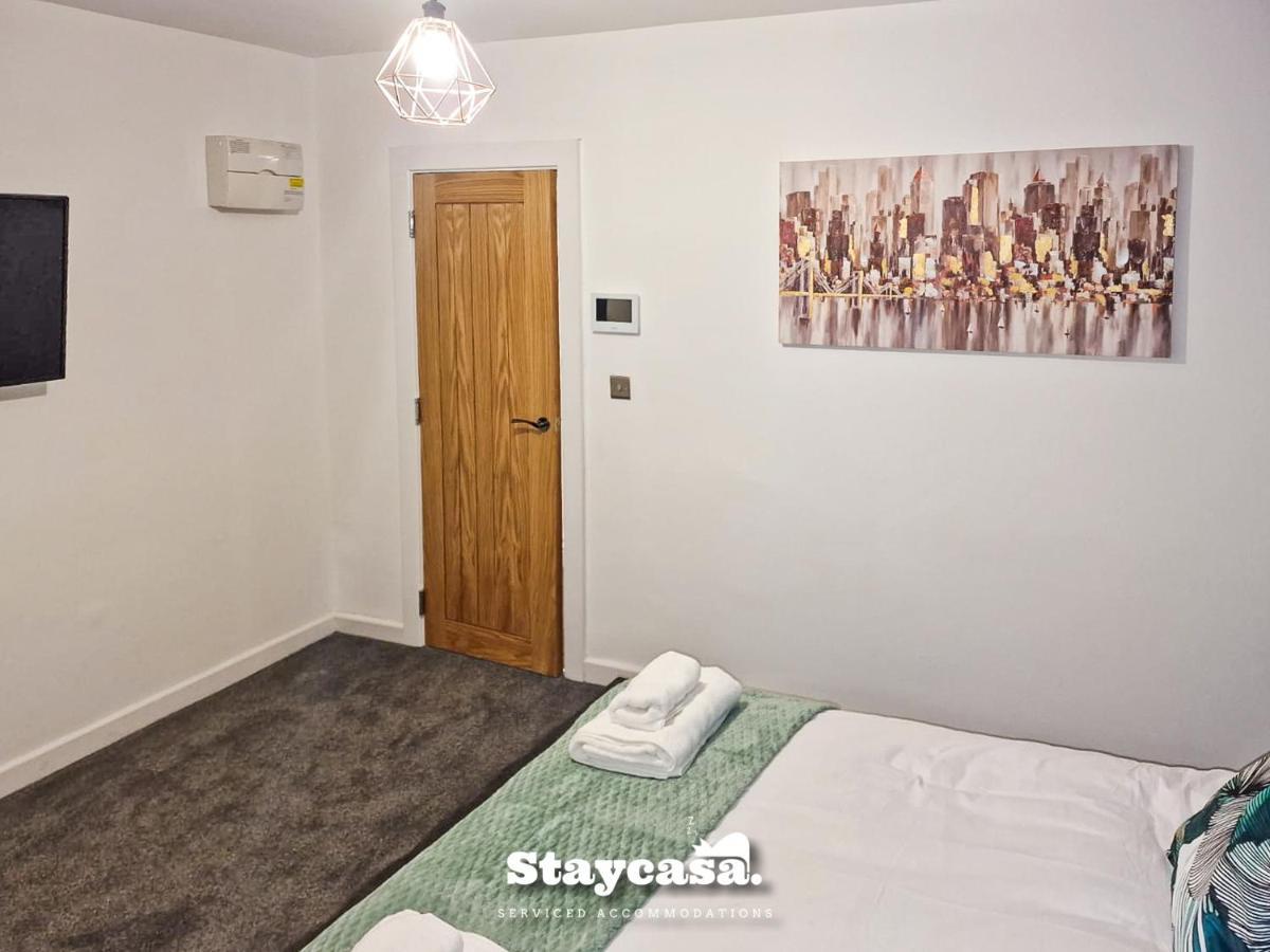 Magnificent 10 Bedroom Shared House - Great Amenities Manchester