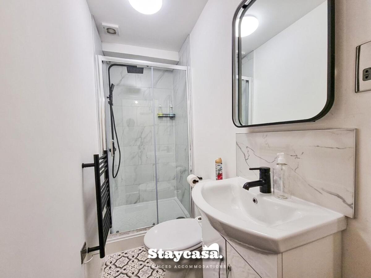 Magnificent 10 Bedroom Shared House - Great Amenities Homestay