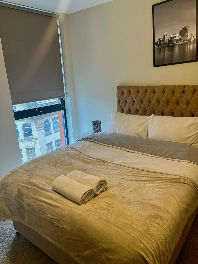 Apartment Modern 2 Bedroom Flat With Views *