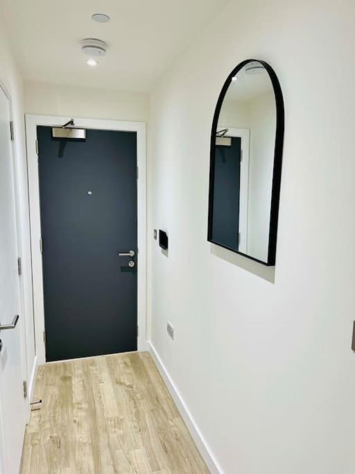 Modern One Bedroom Near Old Trafford Stadium Apartment *