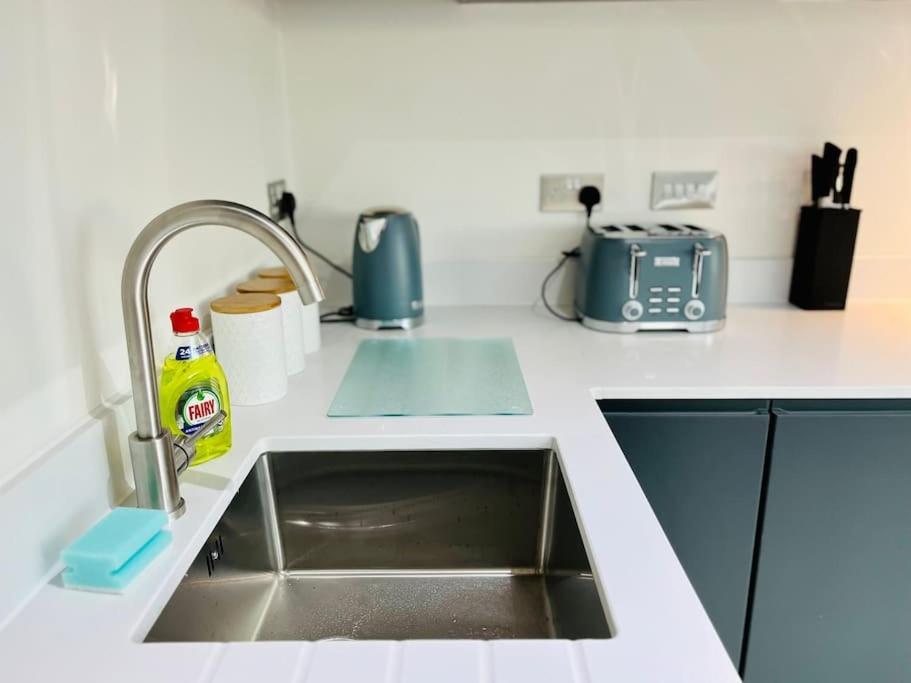 Apartment Modern One Bedroom Near Old Trafford Stadium