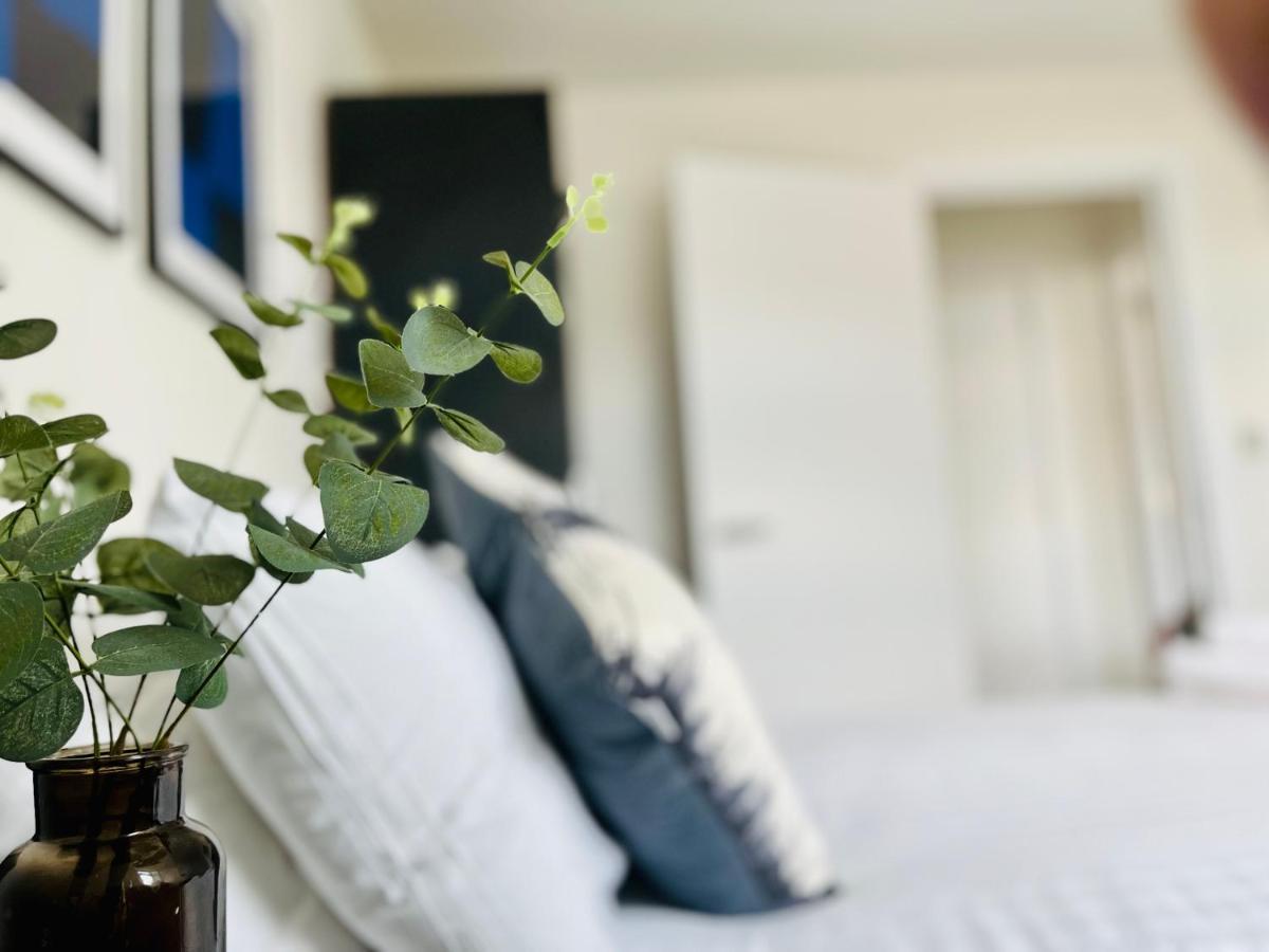 Fabulous One Bedroom Near Old Trafford Stadium Apartment