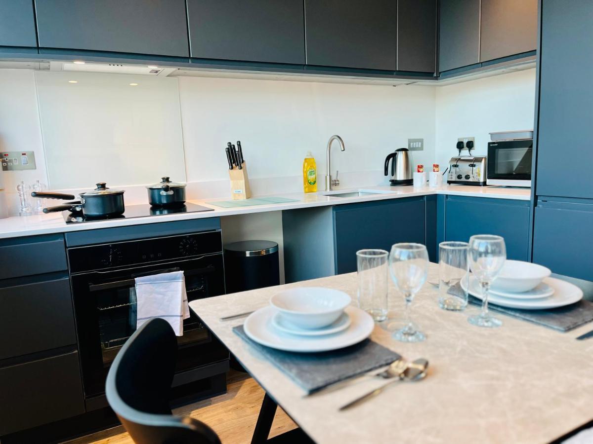 Spectacular Near To Old Trafford Stadium Apartment