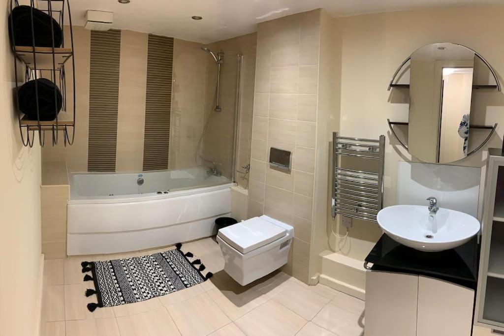 Apartment In Old Trafford