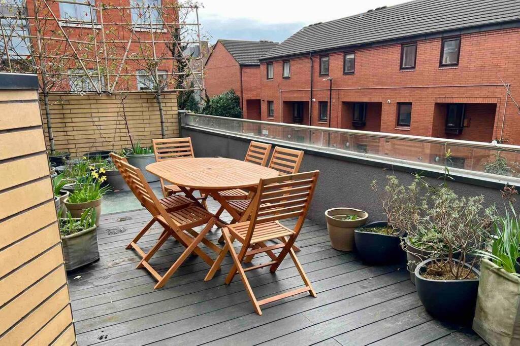 Central, Unique 4-storey House In Northern Quarter, Homestay Manchester
