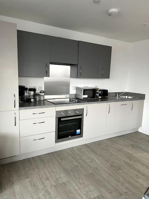 Luxurious View In Salford Apartment