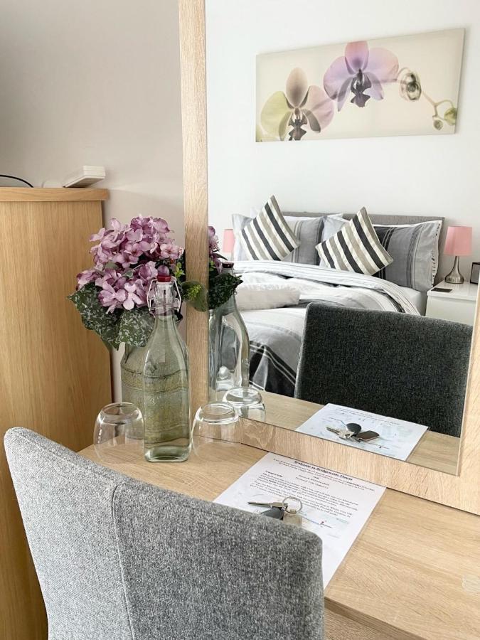 Homestay Escape - Private & Bathroom Near Etihad And Coop Arena - Free Secure Parking
