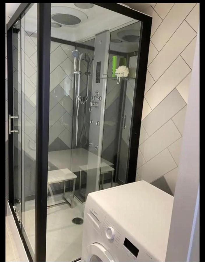 Apartment Studio - Stereo Shower Freeparking 5Min To Metro