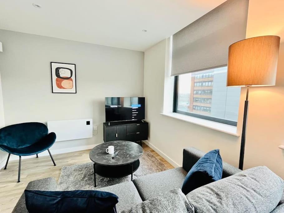 Modern One Bedroom Near Old Trafford Stadium Apartment *