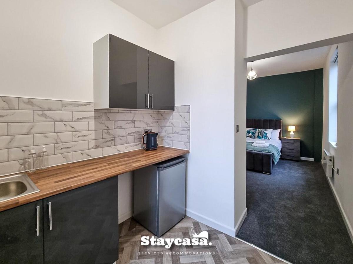 Magnificent 10 Bedroom Shared House - Great Amenities Homestay Manchester