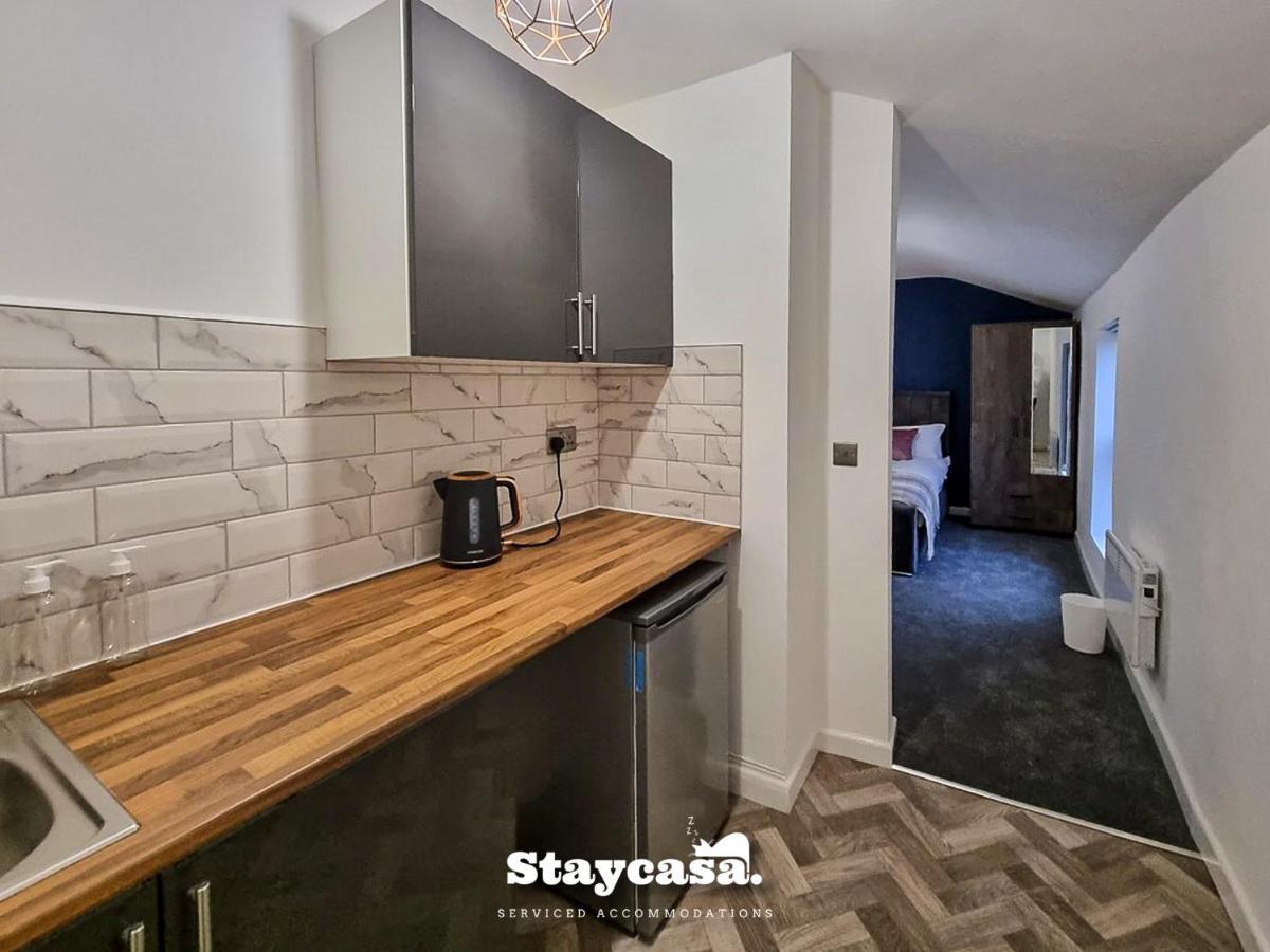 Homestay Magnificent 10 Bedroom Shared House - Great Amenities *