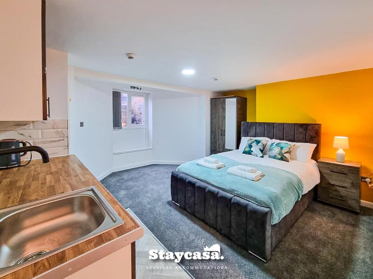 Magnificent 10 Bedroom Shared House - Great Amenities * Manchester