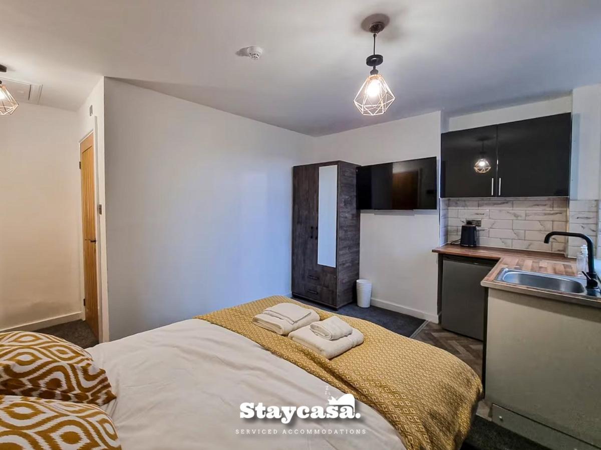 Homestay Magnificent 10 Bedroom Shared House - Great Amenities Manchester