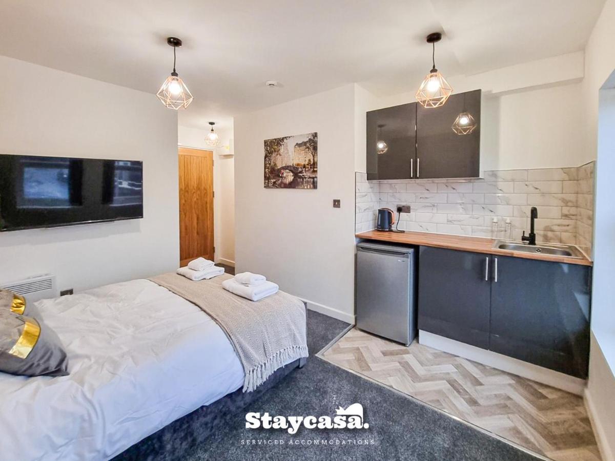 Magnificent 10 Bedroom Shared House - Great Amenities Homestay