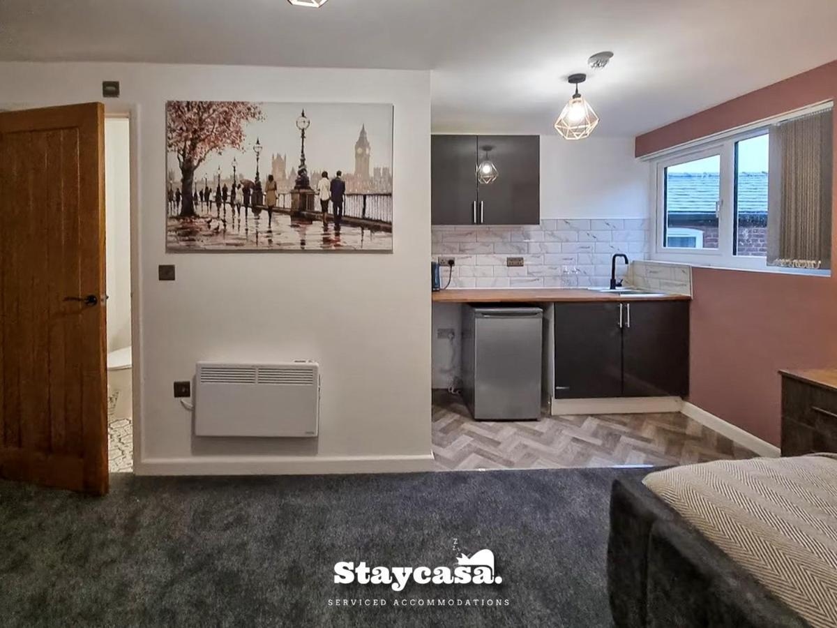 Magnificent 10 Bedroom Shared House - Great Amenities Homestay *