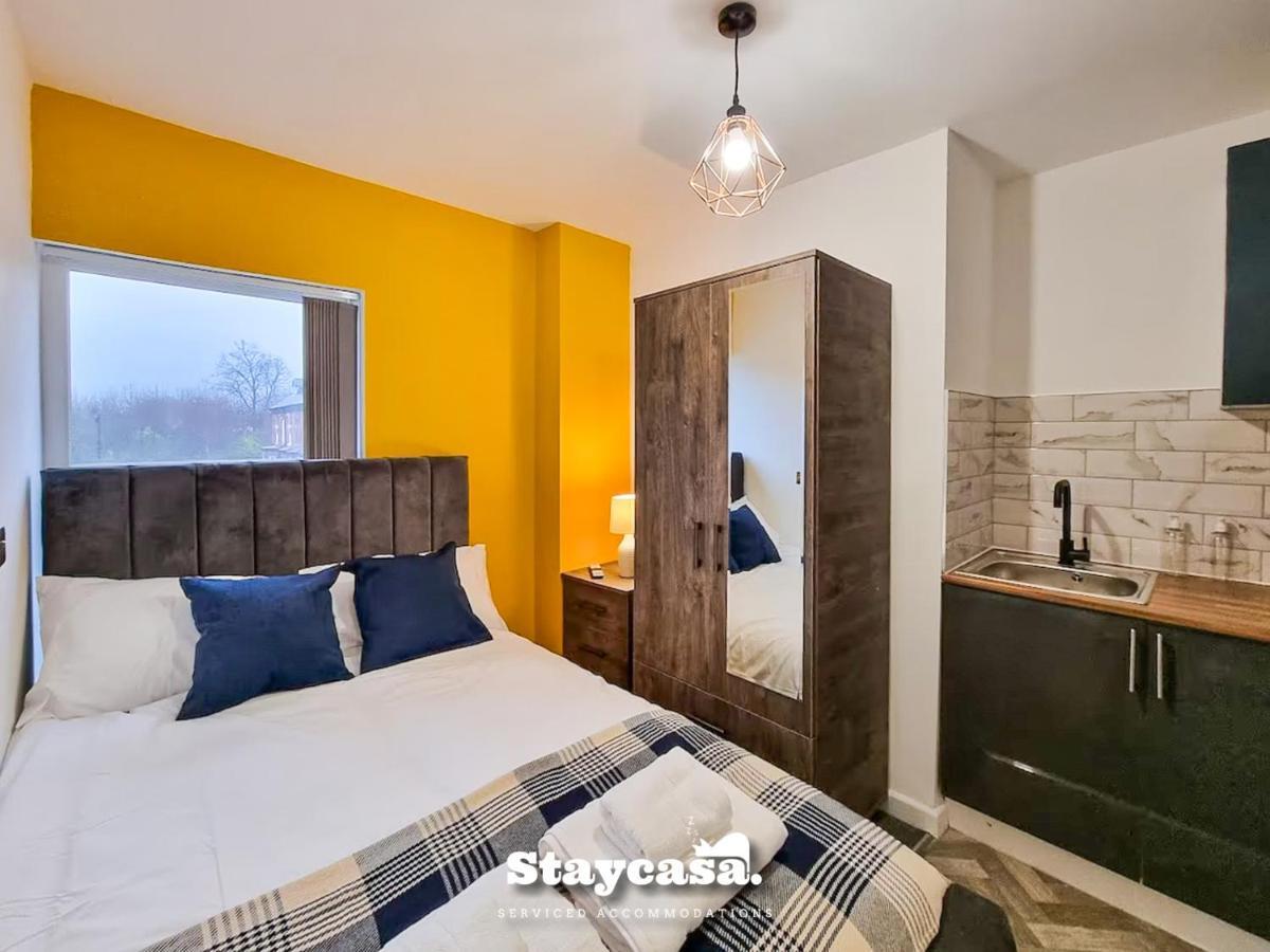 Magnificent 10 Bedroom Shared House - Great Amenities Homestay *