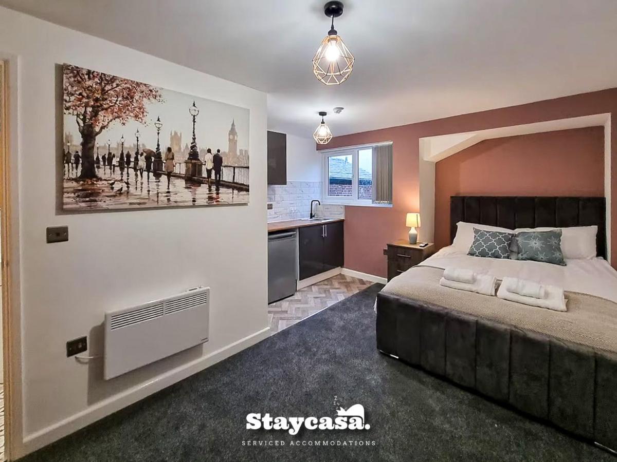Magnificent 10 Bedroom Shared House - Great Amenities Manchester