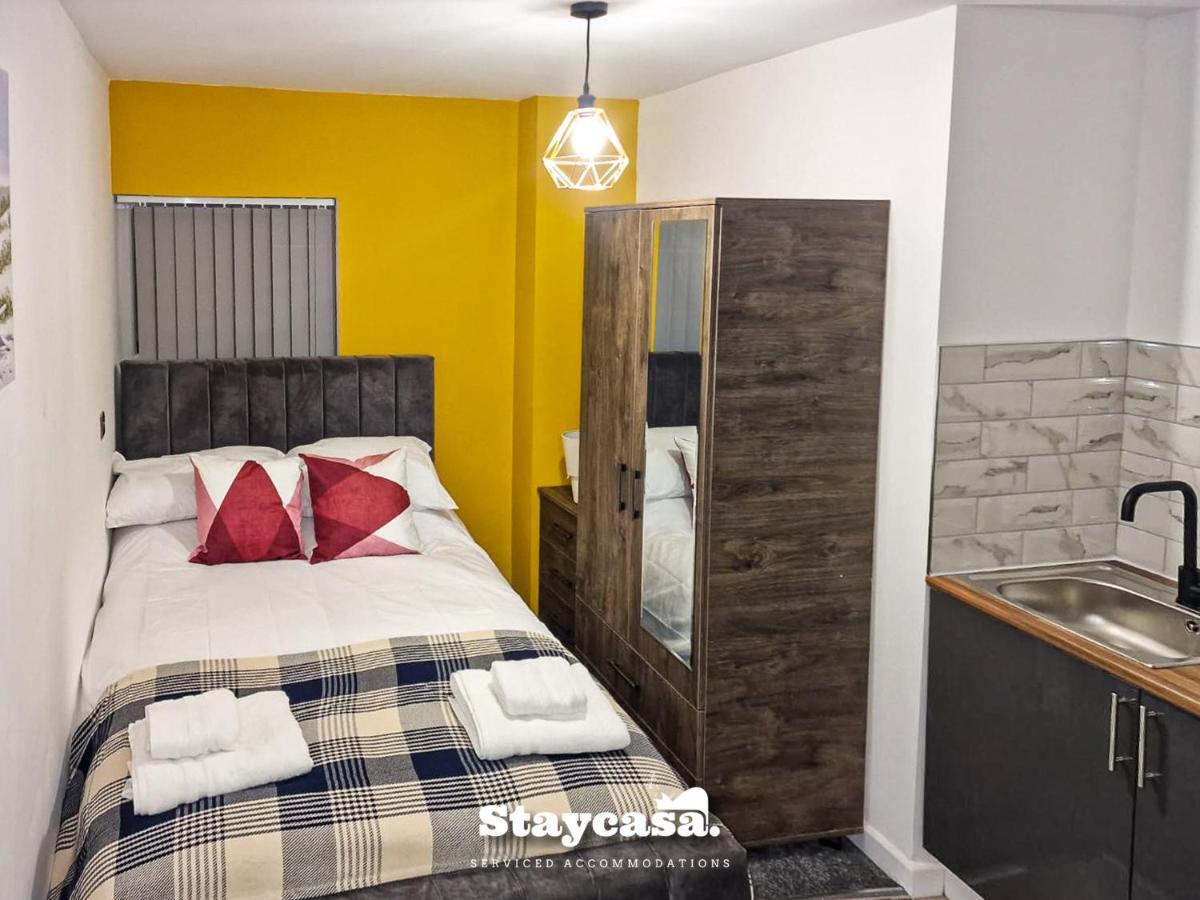 Magnificent 10 Bedroom Shared House - Great Amenities Homestay