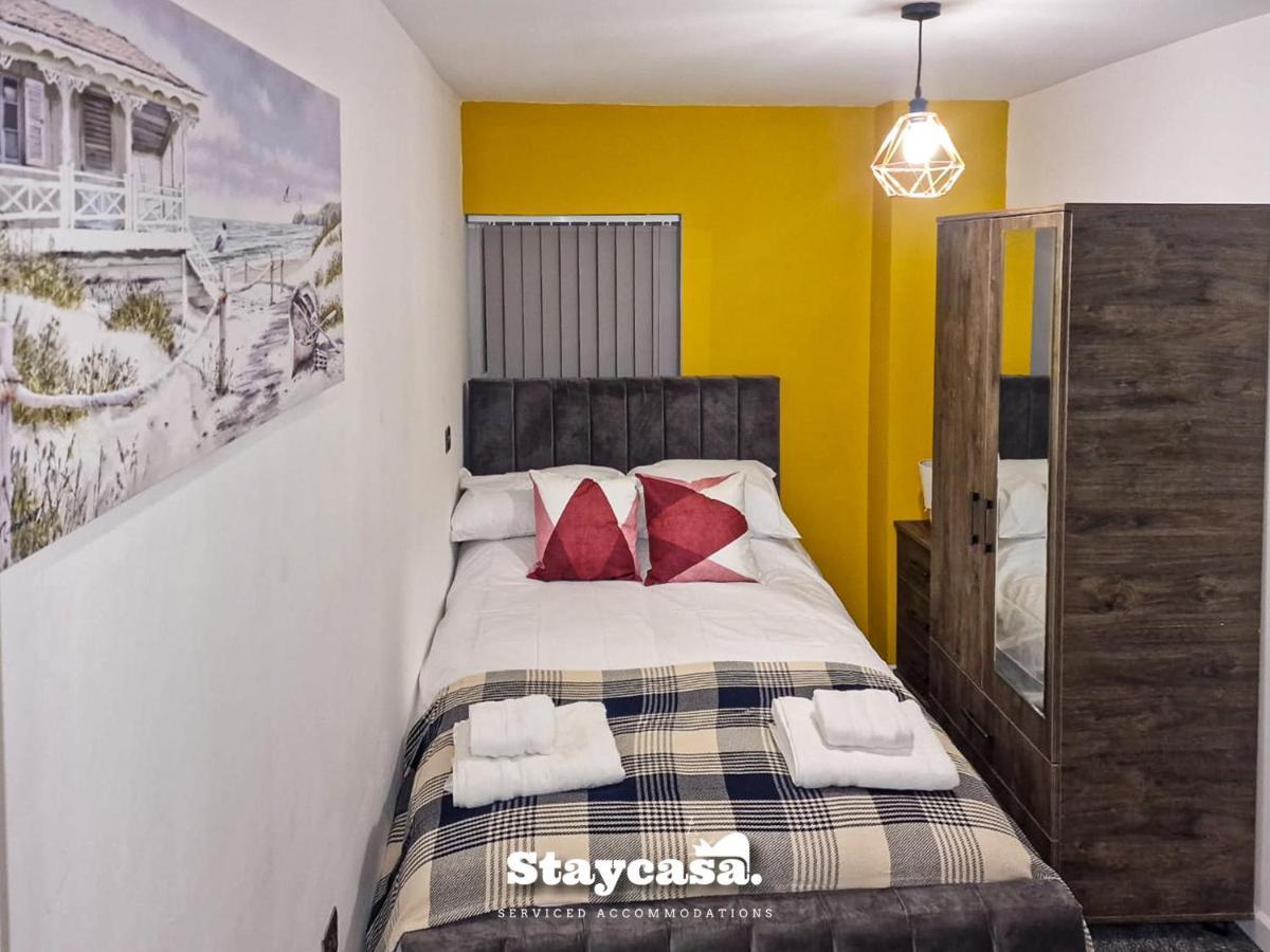 Magnificent 10 Bedroom Shared House - Great Amenities Homestay