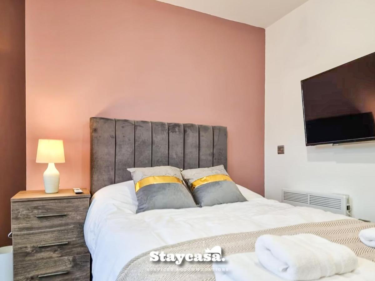 Magnificent 10 Bedroom Shared House - Great Amenities Homestay Manchester