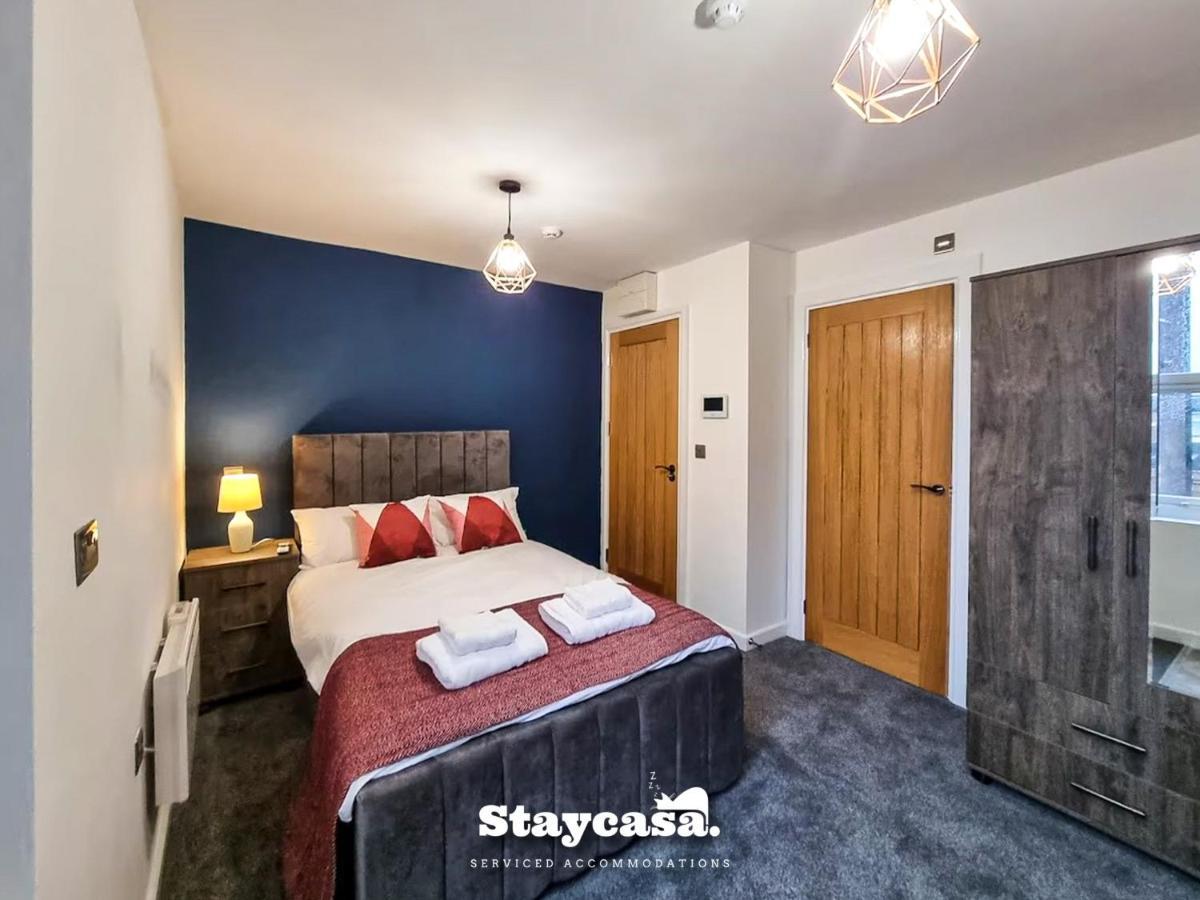 Magnificent 10 Bedroom Shared House - Great Amenities Manchester