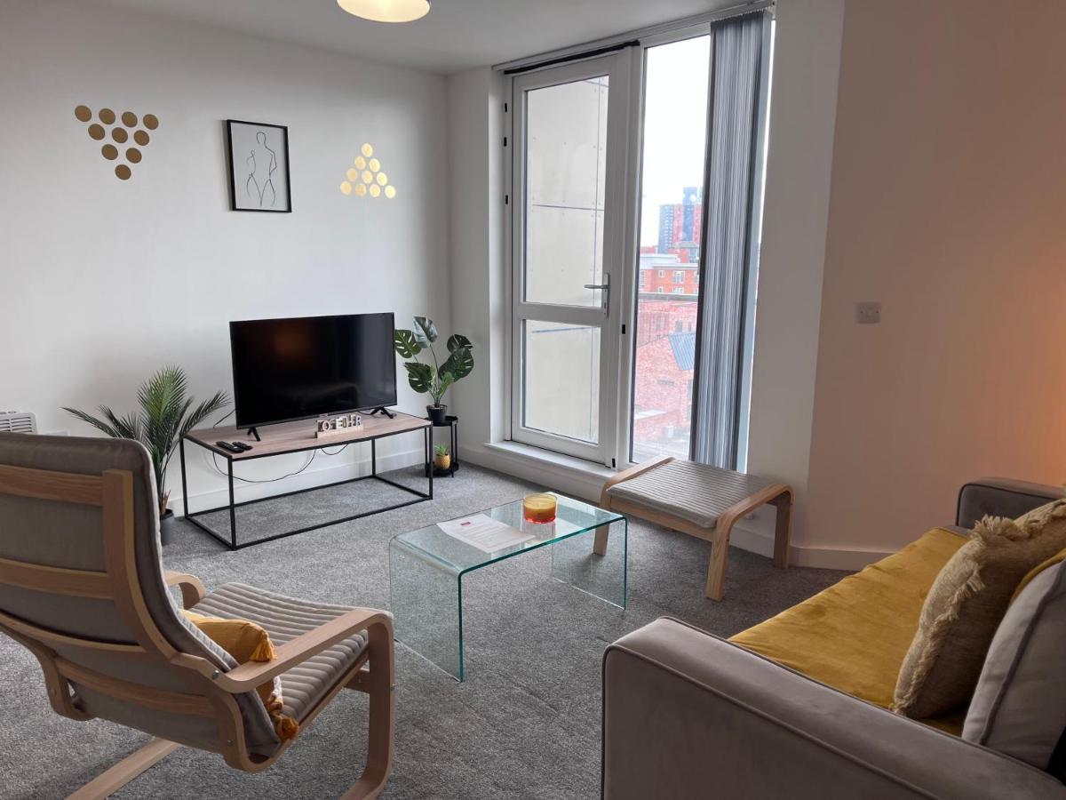 Luxury 2 Bed With Skyline Views.