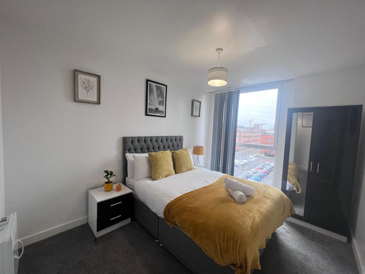 Luxury 2 Bed With Skyline Views. Apartment