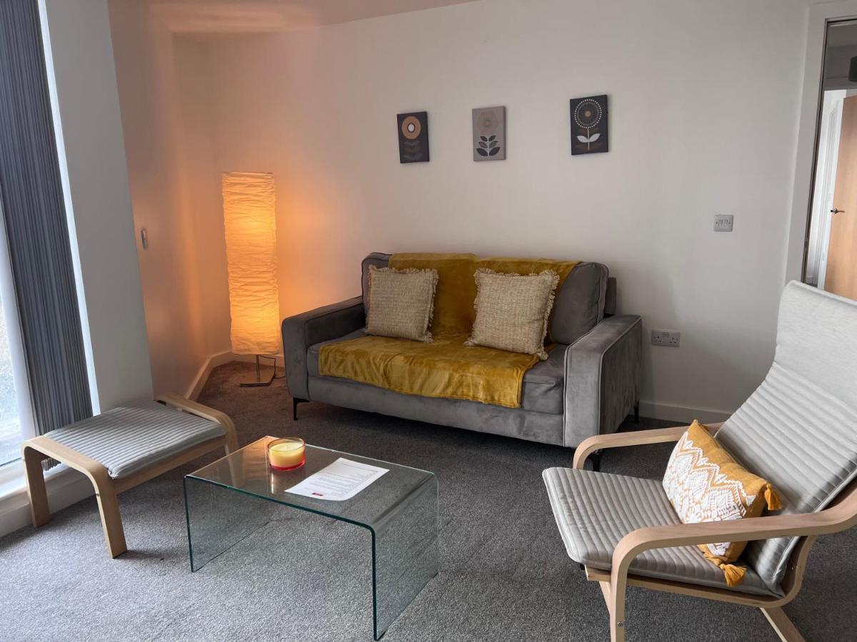 Luxury 2 Bed With Skyline Views. Apartment *