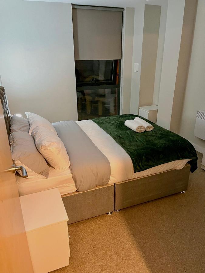 Modern 2 Bedroom Flat With Views Manchester