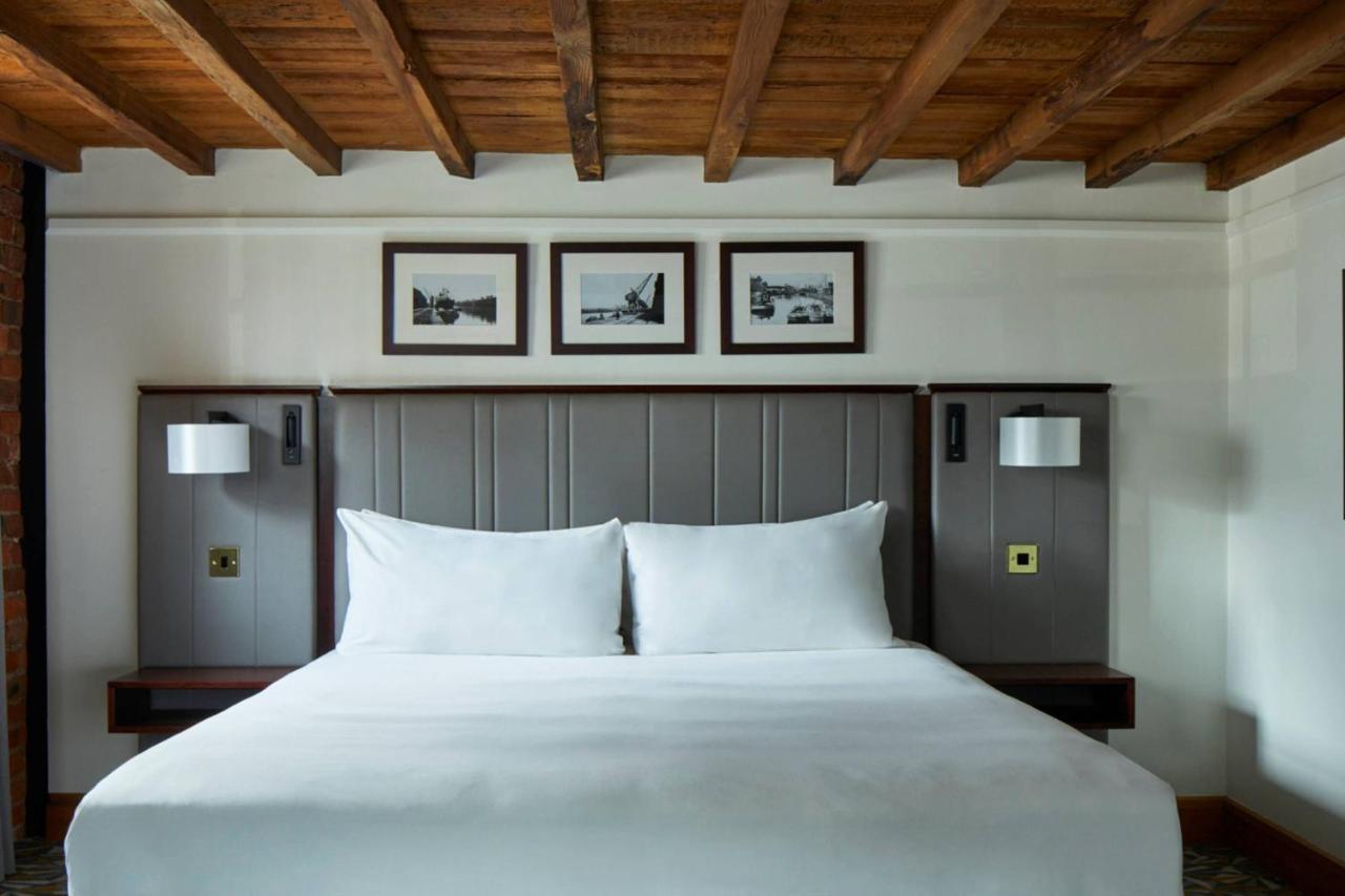 Marriott Victoria & Hotel 4*