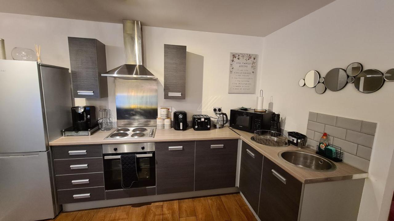 Luxury 2 Bed With Free Wi-fi & Parking