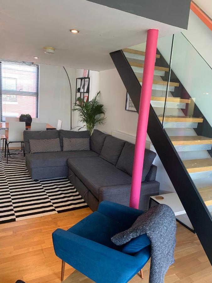 Designer House And Garden With Parking Manchester