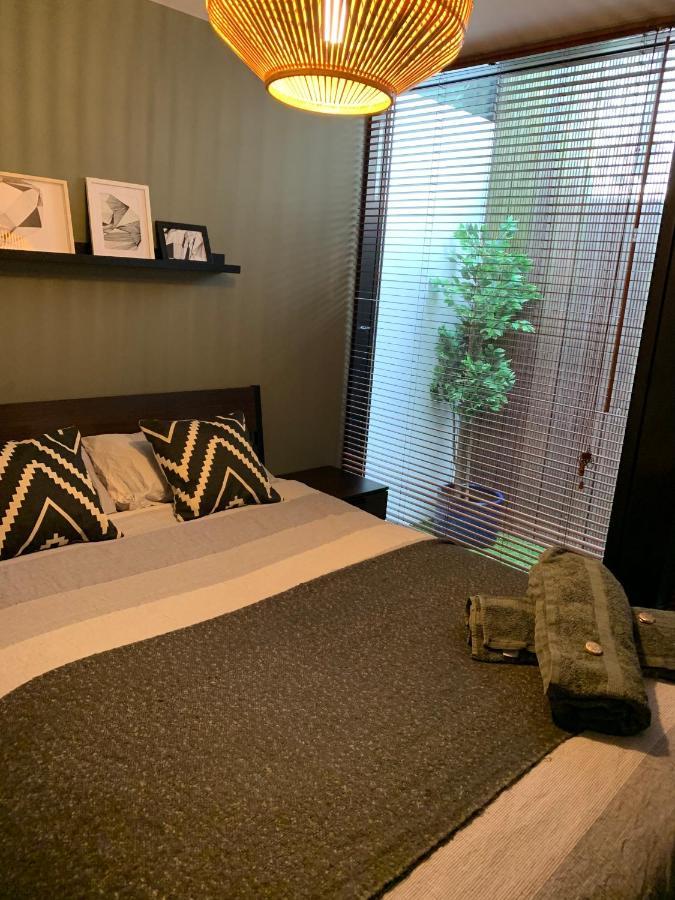 Designer House And Garden With Parking Apartment Manchester