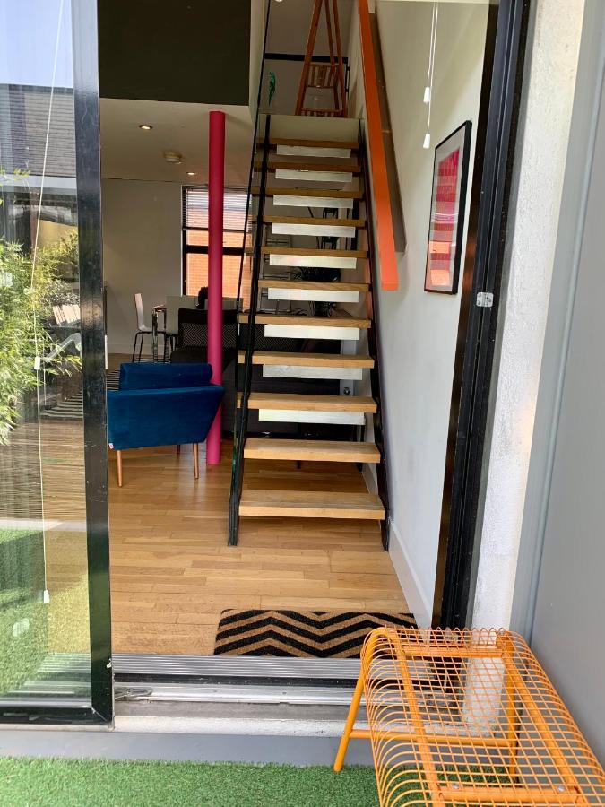 Apartment Designer House And Garden With Parking Manchester