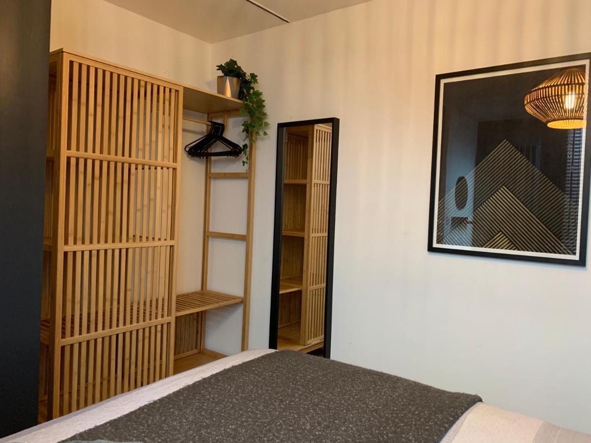 Designer House And Garden With Parking Apartment Manchester