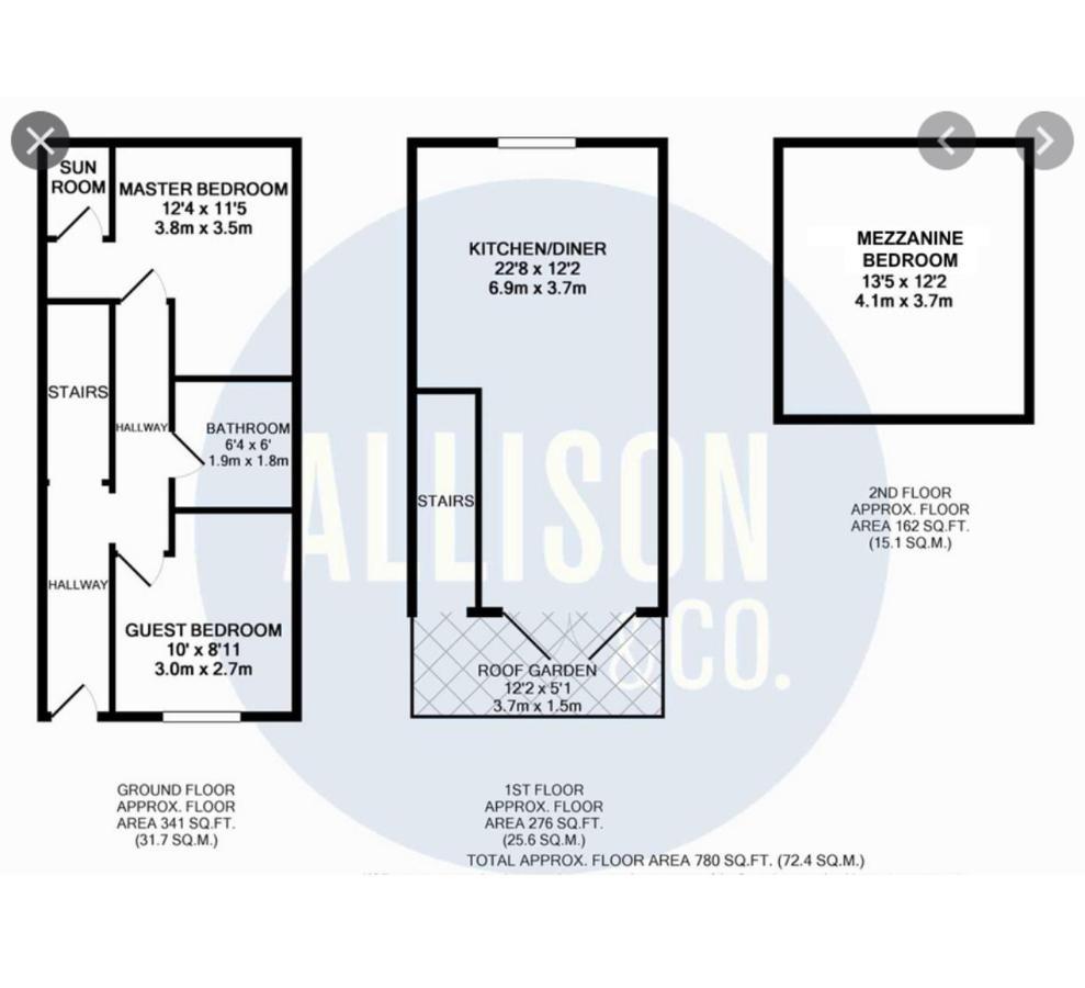 Apartment Designer House And Garden With Parking Manchester