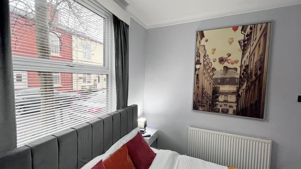 Apartment Large 4 Bedroom Townhouse With Free Parking Near Mcr Center