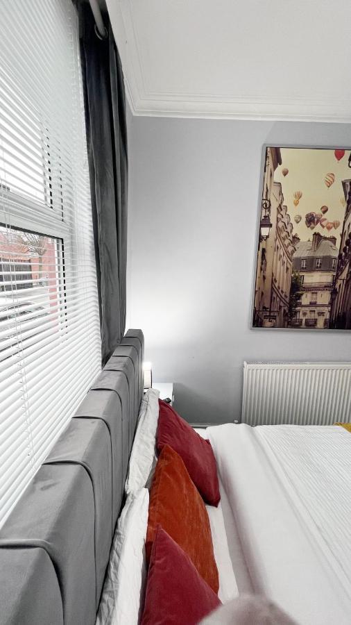 Large 4 Bedroom Townhouse With Free Parking Near Mcr Center Apartment Manchester