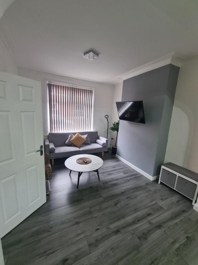 Lovely 2-bedroom House Close To Media City. Apartment Manchester