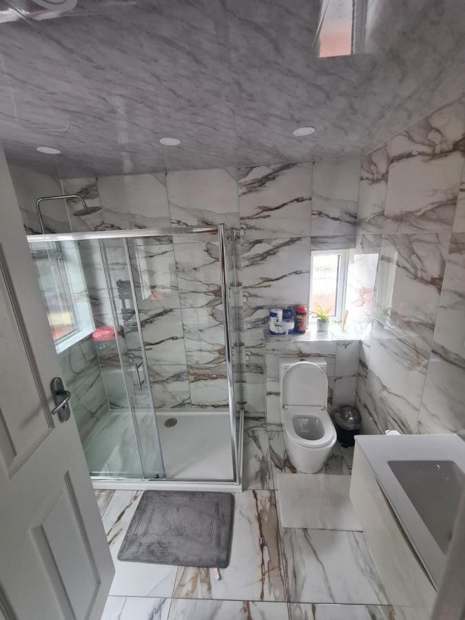 Lovely 2-bedroom House Close To Media City. Apartment