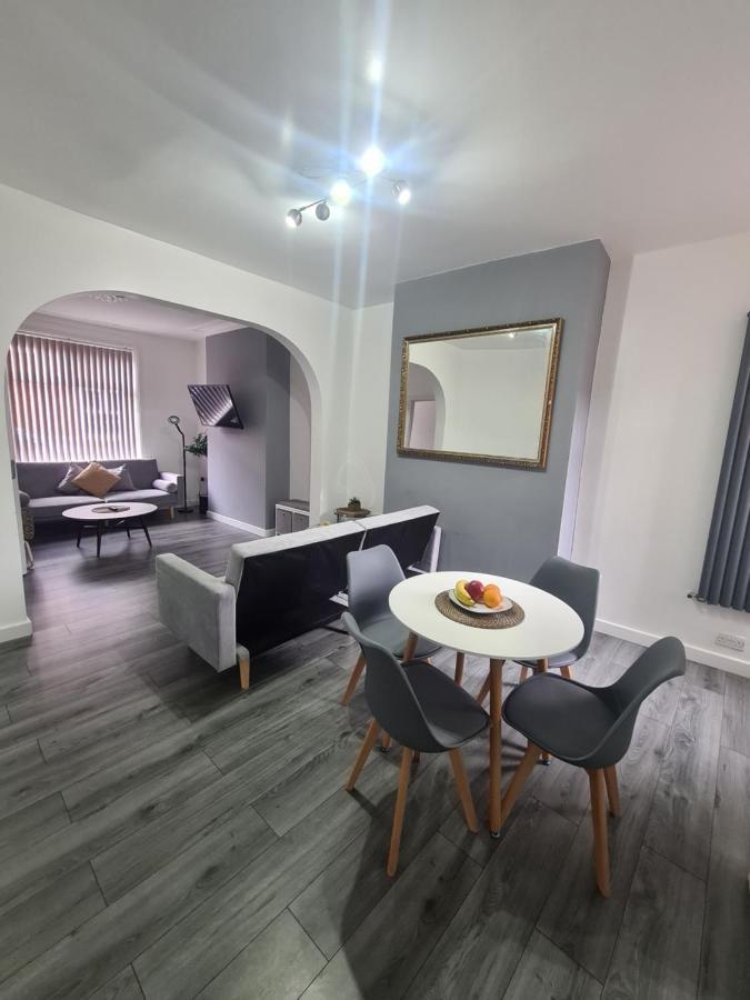 Lovely 2-bedroom House Close To Media City. Apartment Manchester