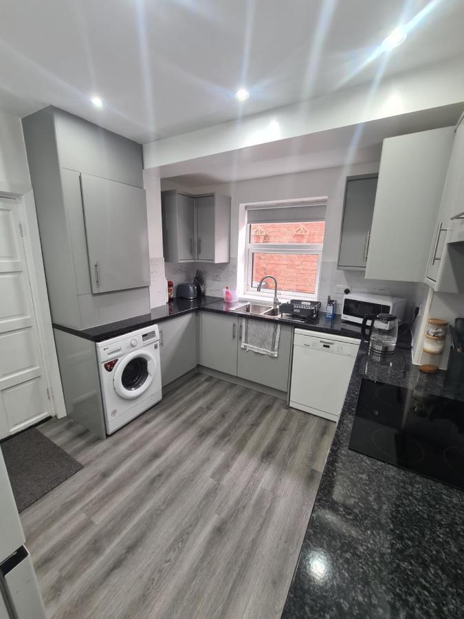 Lovely 2-bedroom House Close To Media City. *